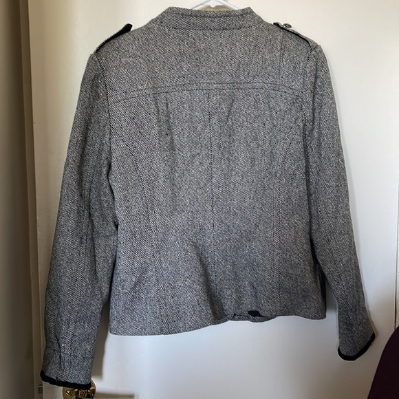 Grey, black and white coat. - Picture 4 of 7